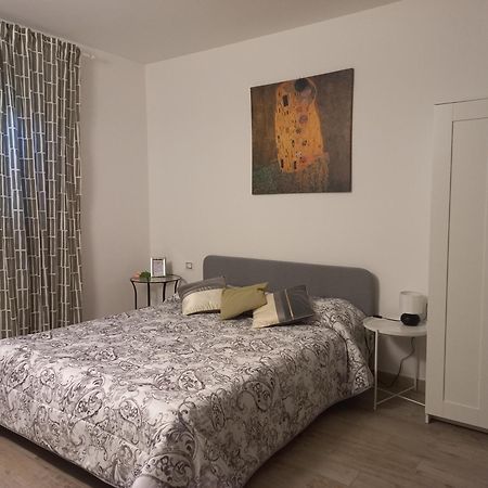 Апартаменты Rose House Rent Озимо Экстерьер фото